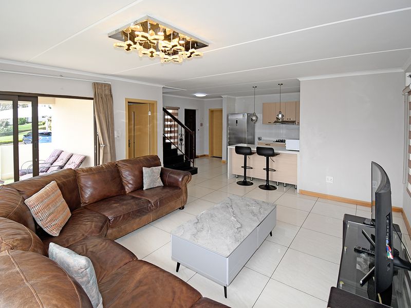 DOUBLE STOREY HOUSE FOR SALE IN LA MAISON ROYALE IN MIDRAND FOR R 2,800,000 - Photo 3