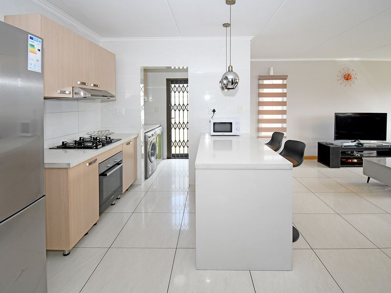 DOUBLE STOREY HOUSE FOR SALE IN LA MAISON ROYALE IN MIDRAND FOR R 2,800,000 - Photo 9