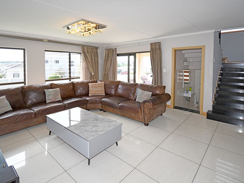DOUBLE STOREY HOUSE FOR SALE IN LA MAISON ROYALE IN MIDRAND FOR R 2,800,000 - Photo 5