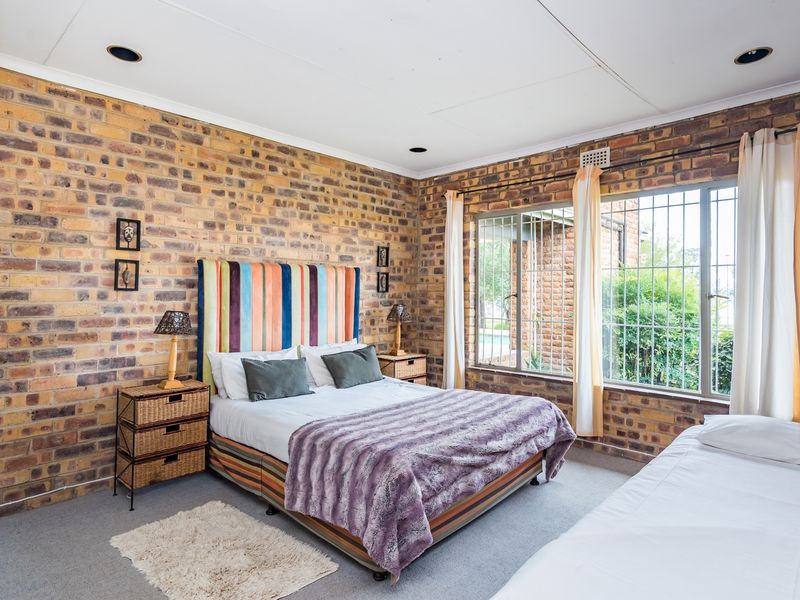 STUNNING WATERFRONT RETREAT.  HOLIDAY HOME OR AIRBnB OPPORTUNITY. **FULLY FURNISHED!!** - Photo 7