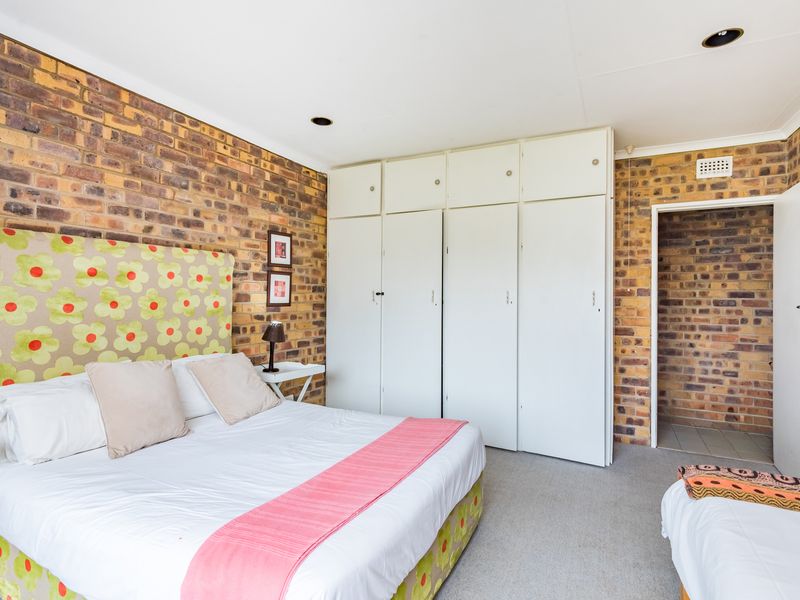 STUNNING WATERFRONT RETREAT.  HOLIDAY HOME OR AIRBnB OPPORTUNITY. **FULLY FURNISHED!!** - Photo 6