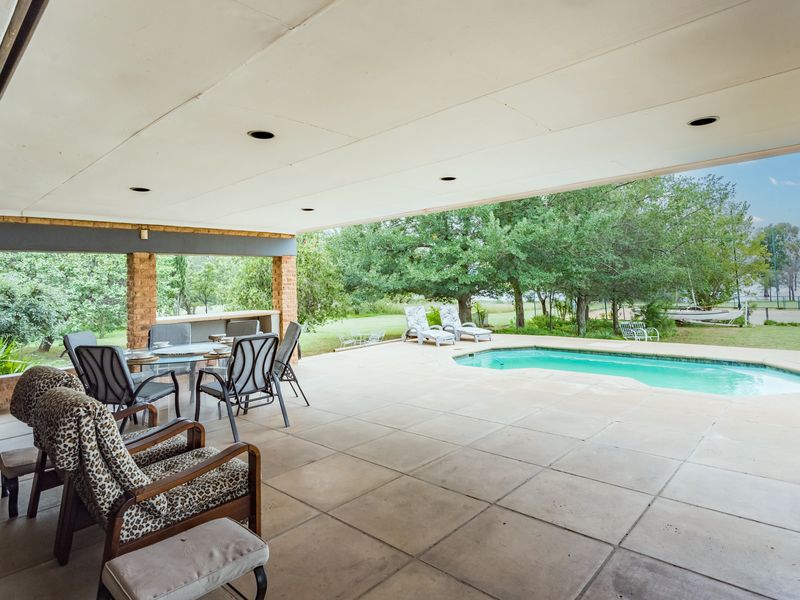 STUNNING WATERFRONT RETREAT.  HOLIDAY HOME OR AIRBnB OPPORTUNITY. **FULLY FURNISHED!!** - Photo 2