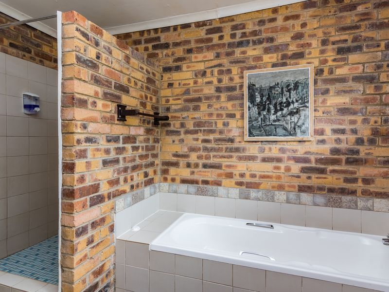 STUNNING WATERFRONT RETREAT.  HOLIDAY HOME OR AIRBnB OPPORTUNITY. **FULLY FURNISHED!!** - Photo 10