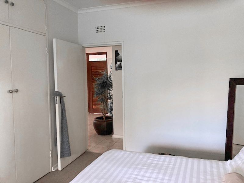 A TRUE GEM IN OERDER PARK! VERY AFFORDABLE. - Photo 10