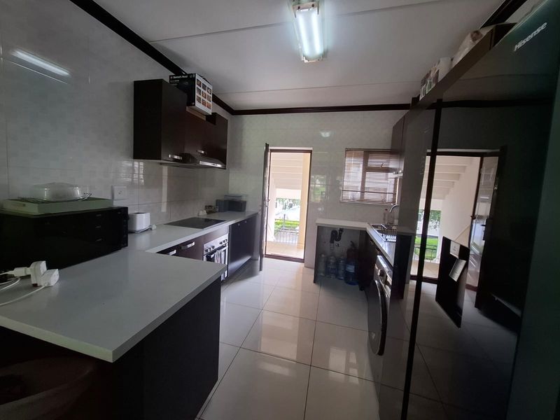 Secure Warm and Spacious – Ideal Starter Home - Photo 5