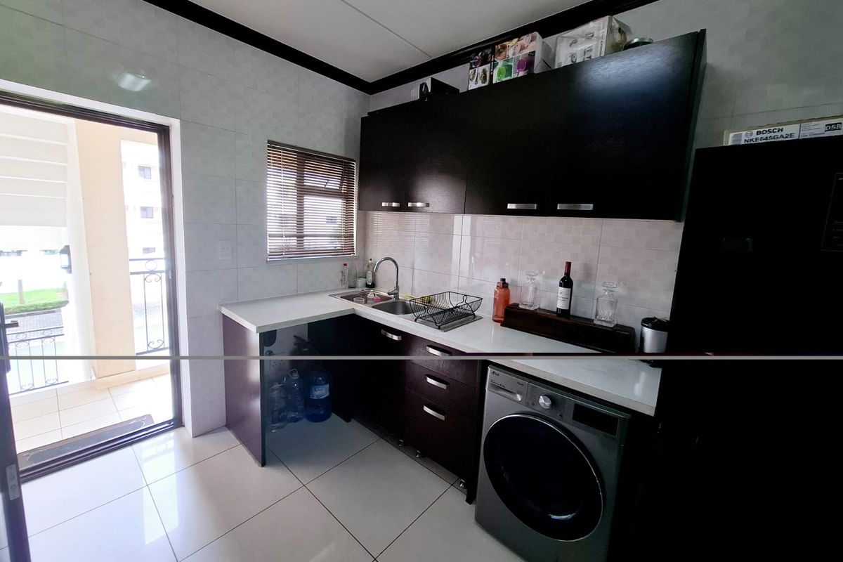Secure Warm and Spacious – Ideal Starter Home - Photo 4