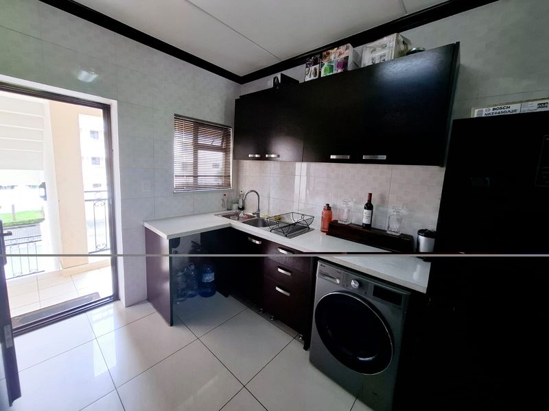 Secure Warm and Spacious – Ideal Starter Home - Photo 4