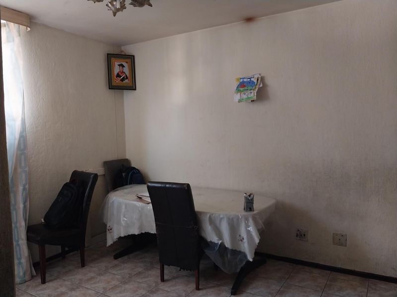 Investor Alert! Income-Generating Apartment Just Off Joe Slovo Drive - Photo 4