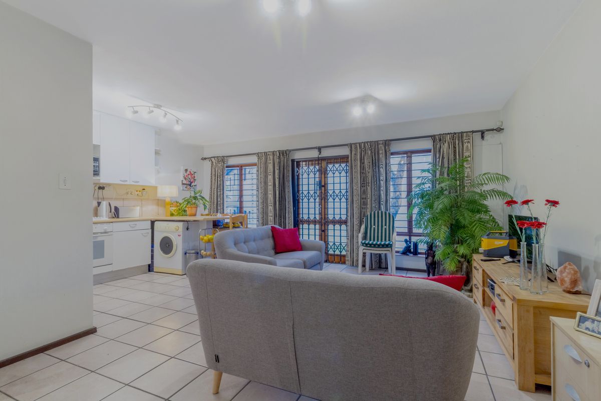 Investor Opportunity: Ground-Floor Apartment in Prime Location - Photo 4