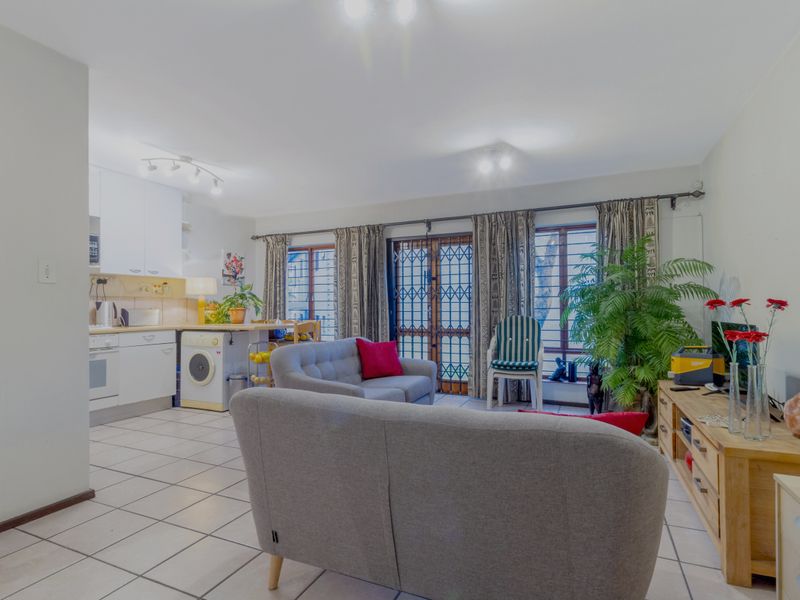 Investor Opportunity: Ground-Floor Apartment in Prime Location - Photo 4