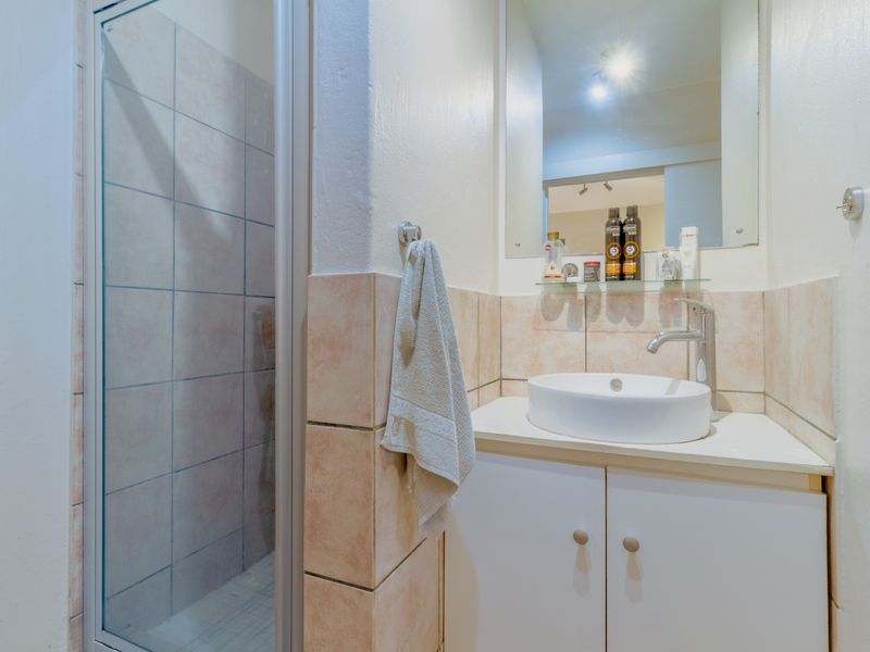 Investor Opportunity: Ground-Floor Apartment in Prime Location - Photo 10