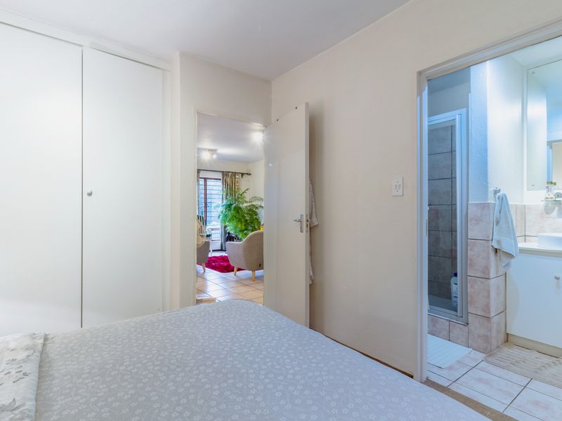 Investor Opportunity: Ground-Floor Apartment in Prime Location - Photo 9