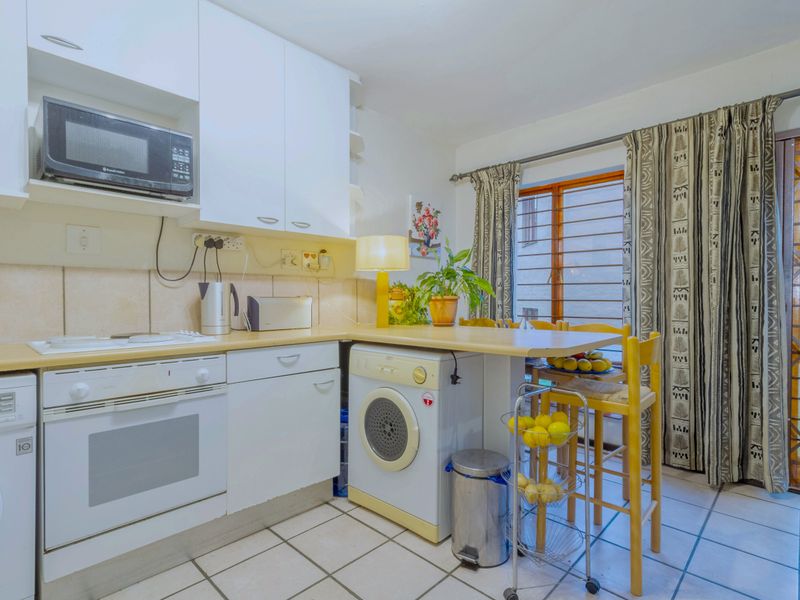 Investor Opportunity: Ground-Floor Apartment in Prime Location - Photo 7