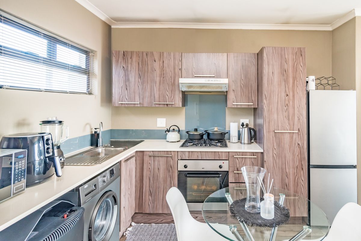 2 x 1 BED APARTMENTS UP FOR GRABS IN  WELL MAINTAINED COMPLEX. **INVESTMENT OPPORTUNITY** - Photo 5