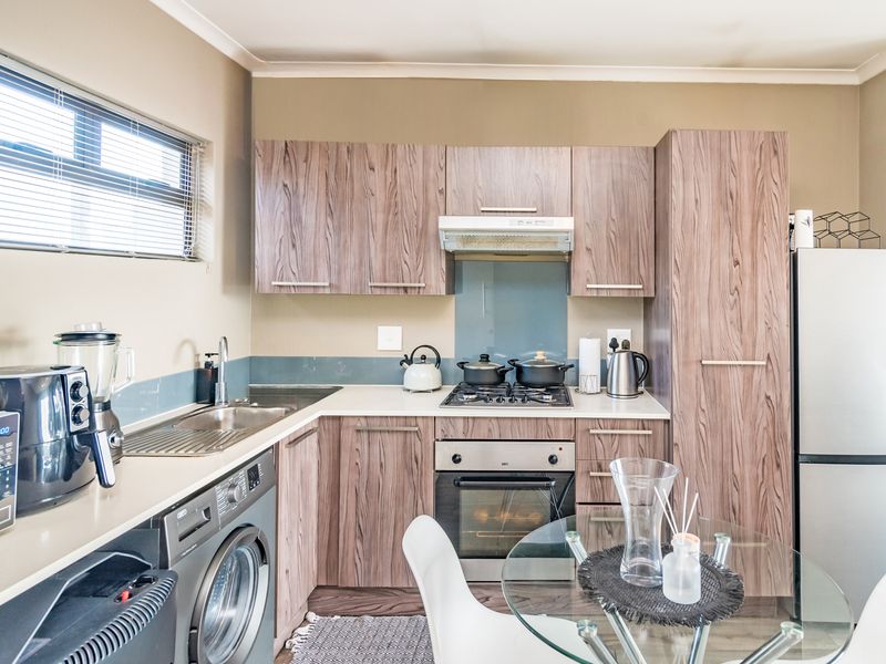 2 x 1 BED APARTMENTS UP FOR GRABS IN  WELL MAINTAINED COMPLEX. **INVESTMENT OPPORTUNITY** - Photo 5
