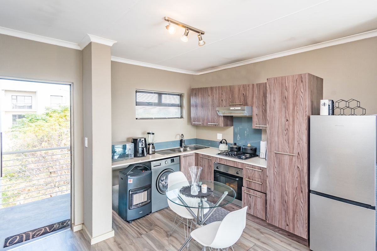 2 x 1 BED APARTMENTS UP FOR GRABS IN  WELL MAINTAINED COMPLEX. **INVESTMENT OPPORTUNITY** - Photo 4