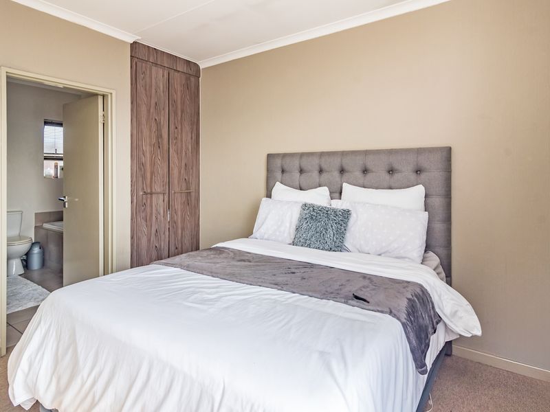 2 x 1 BED APARTMENTS UP FOR GRABS IN  WELL MAINTAINED COMPLEX. **INVESTMENT OPPORTUNITY** - Photo 7