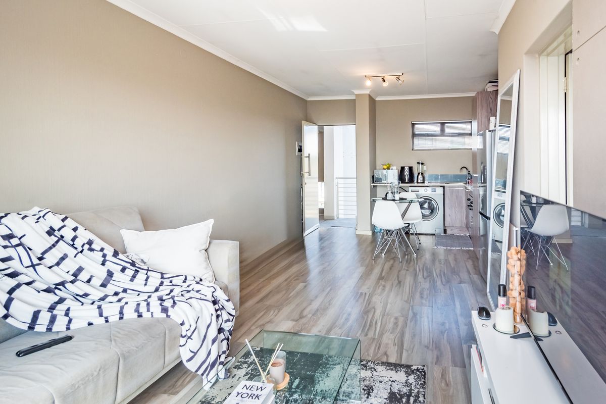 2 x 1 BED APARTMENTS UP FOR GRABS IN  WELL MAINTAINED COMPLEX. **INVESTMENT OPPORTUNITY** - Photo 3