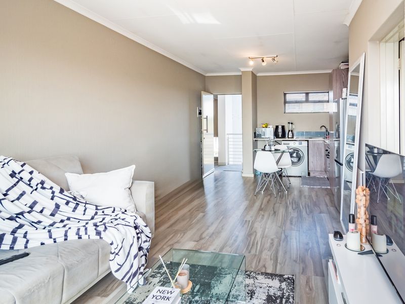 2 x 1 BED APARTMENTS UP FOR GRABS IN  WELL MAINTAINED COMPLEX. **INVESTMENT OPPORTUNITY** - Photo 3