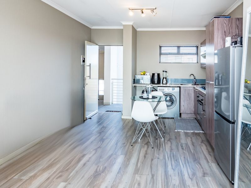 2 x 1 BED APARTMENTS UP FOR GRABS IN  WELL MAINTAINED COMPLEX. **INVESTMENT OPPORTUNITY** - Photo 2
