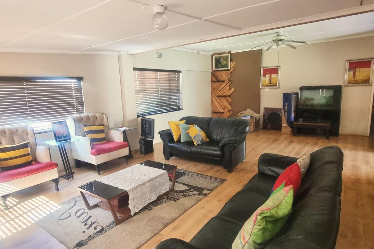 A FAMILY HOME WITH 3 BEDROOMS FOR SALE IN WYCHWOOD IN A BING STAND FOR R 1 599 000 - Photo 3