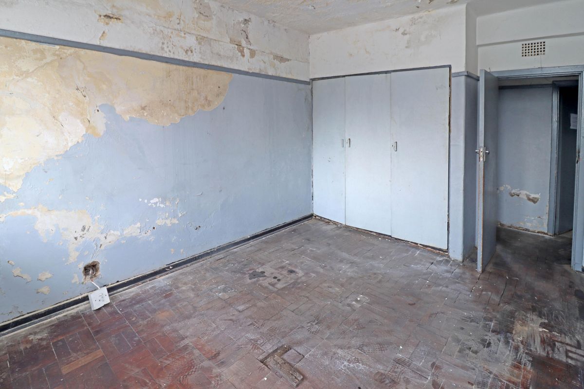 BLOCK OF FLATS FOR SALE IN DOORNFONTEIN GOOD FOR STUDENT ACCOMMODATION CLOSE TO UJ DOORNFONTEIN - Photo 5