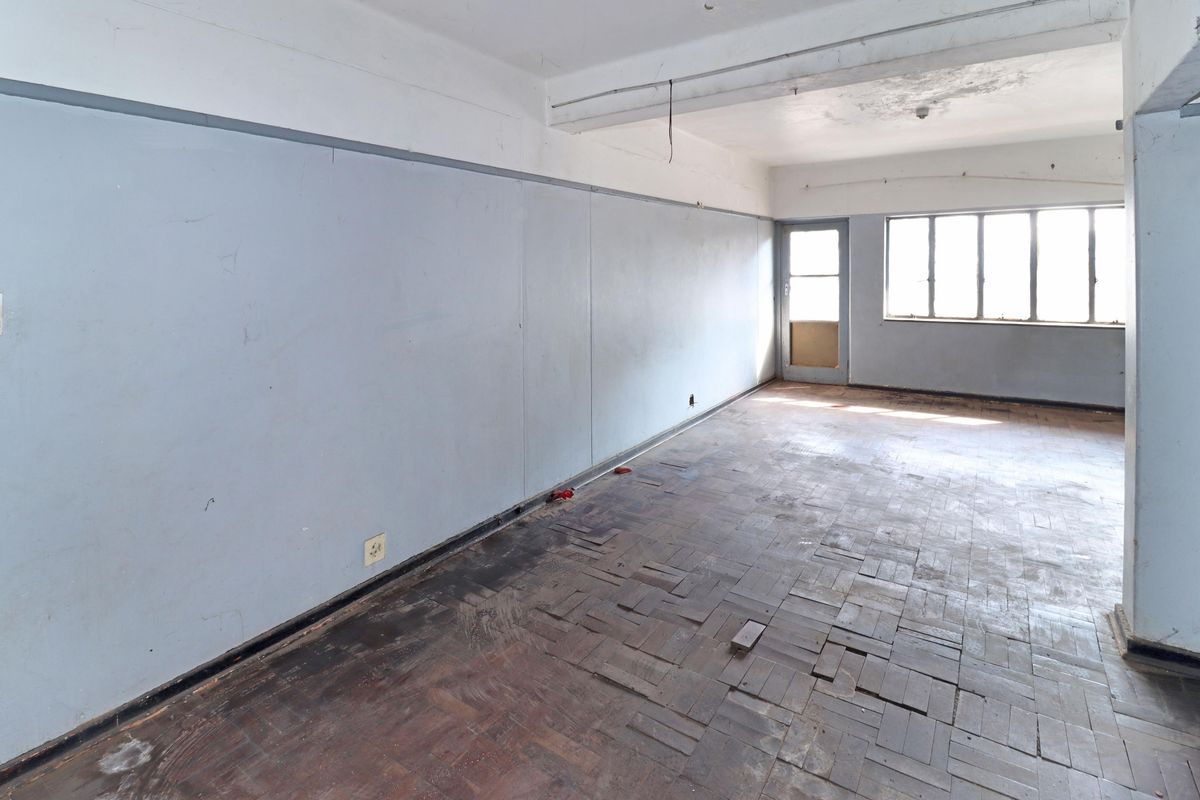 BLOCK OF FLATS FOR SALE IN DOORNFONTEIN GOOD FOR STUDENT ACCOMMODATION CLOSE TO UJ DOORNFONTEIN - Photo 3