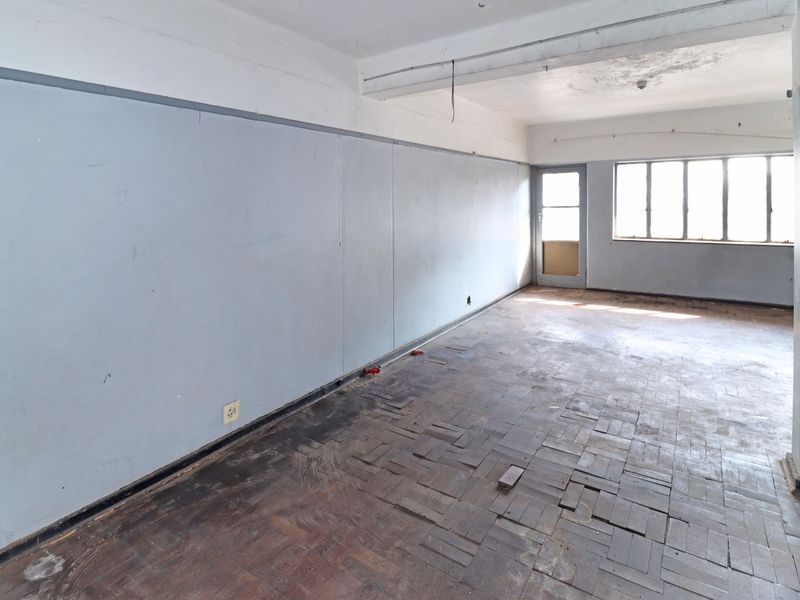 BLOCK OF FLATS FOR SALE IN DOORNFONTEIN GOOD FOR STUDENT ACCOMMODATION CLOSE TO UJ DOORNFONTEIN - Photo 3
