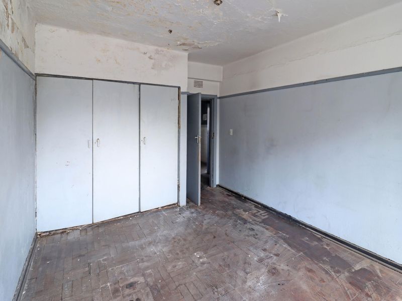 BLOCK OF FLATS FOR SALE IN DOORNFONTEIN GOOD FOR STUDENT ACCOMMODATION CLOSE TO UJ DOORNFONTEIN - Photo 6