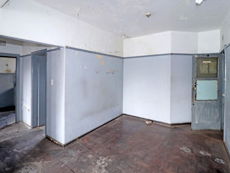 BLOCK OF FLATS FOR SALE IN DOORNFONTEIN GOOD FOR STUDENT ACCOMMODATION CLOSE TO UJ DOORNFONTEIN - Photo 2