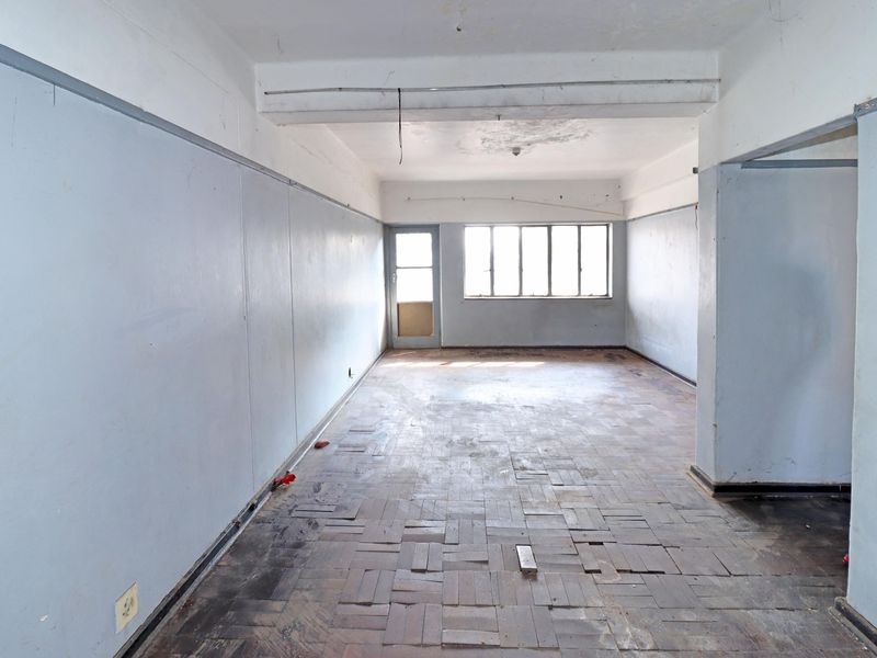 BLOCK OF FLATS FOR SALE IN DOORNFONTEIN GOOD FOR STUDENT ACCOMMODATION CLOSE TO UJ DOORNFONTEIN - Photo 4