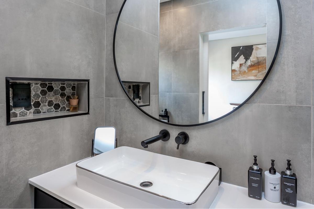 Premium Furnished 1-Bedroom apartment for Corporate Professionals | Inverter | Secure - Photo 4
