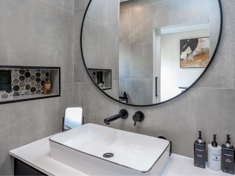 Premium Furnished 1-Bedroom apartment for Corporate Professionals | Inverter | Secure - Photo 4