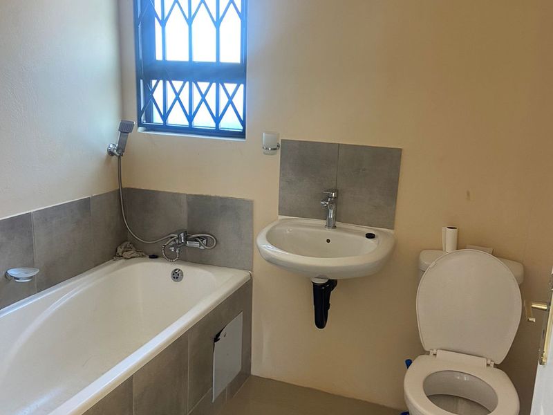 2 bedroom house for sale in Toekomsrus - Photo 4