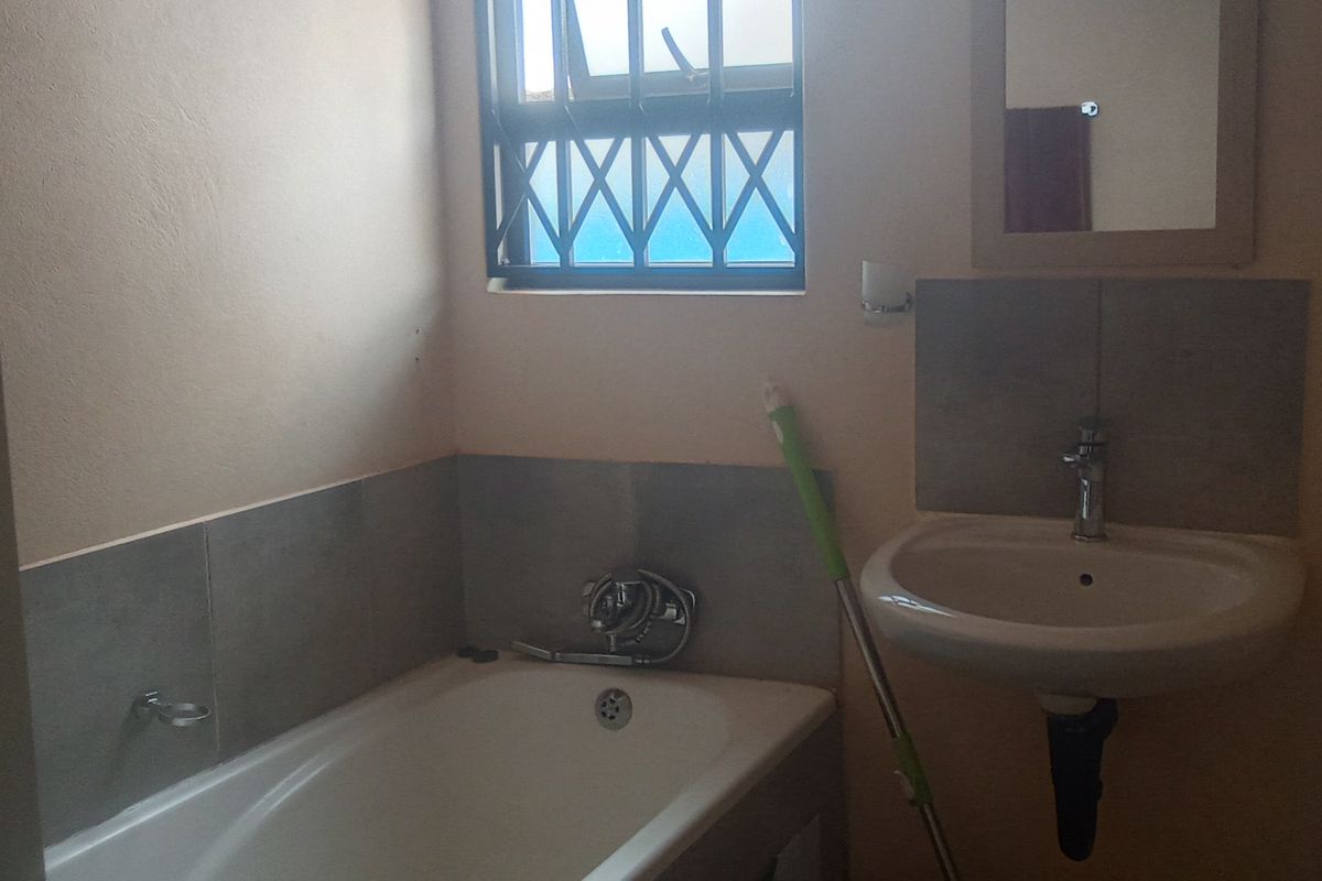 2 bedroom house for sale in Toekomsrus - Photo 5