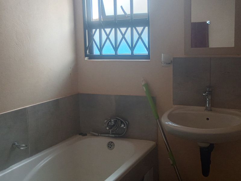 2 bedroom house for sale in Toekomsrus - Photo 5