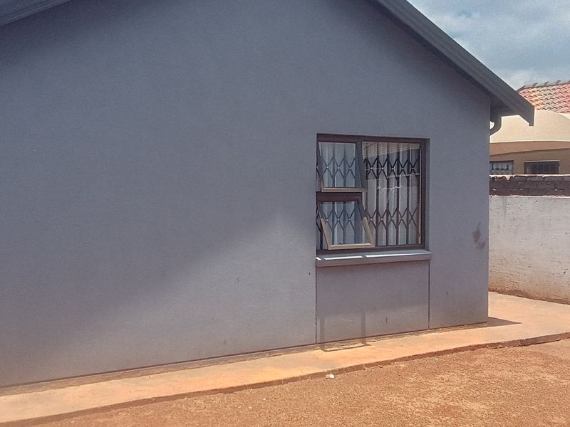 2 bedroom house for sale in Toekomsrus - Photo 8