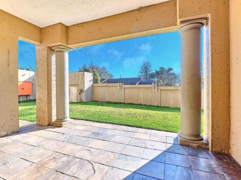 A secure home in a complex - Photo 2