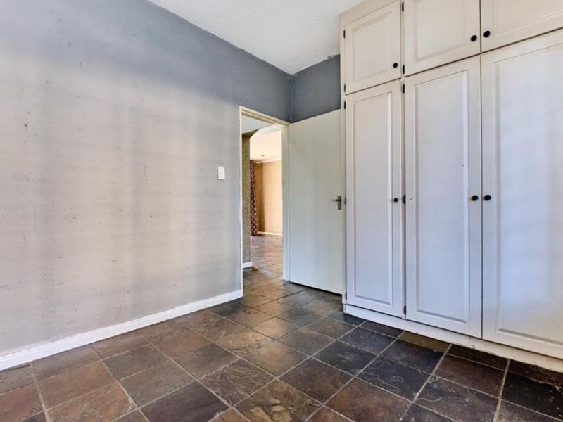 A secure home in a complex - Photo 8