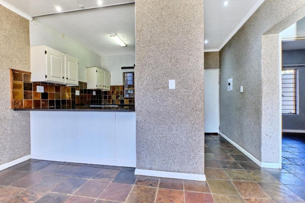 A secure home in a complex - Photo 3
