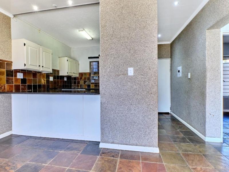 A secure home in a complex - Photo 3