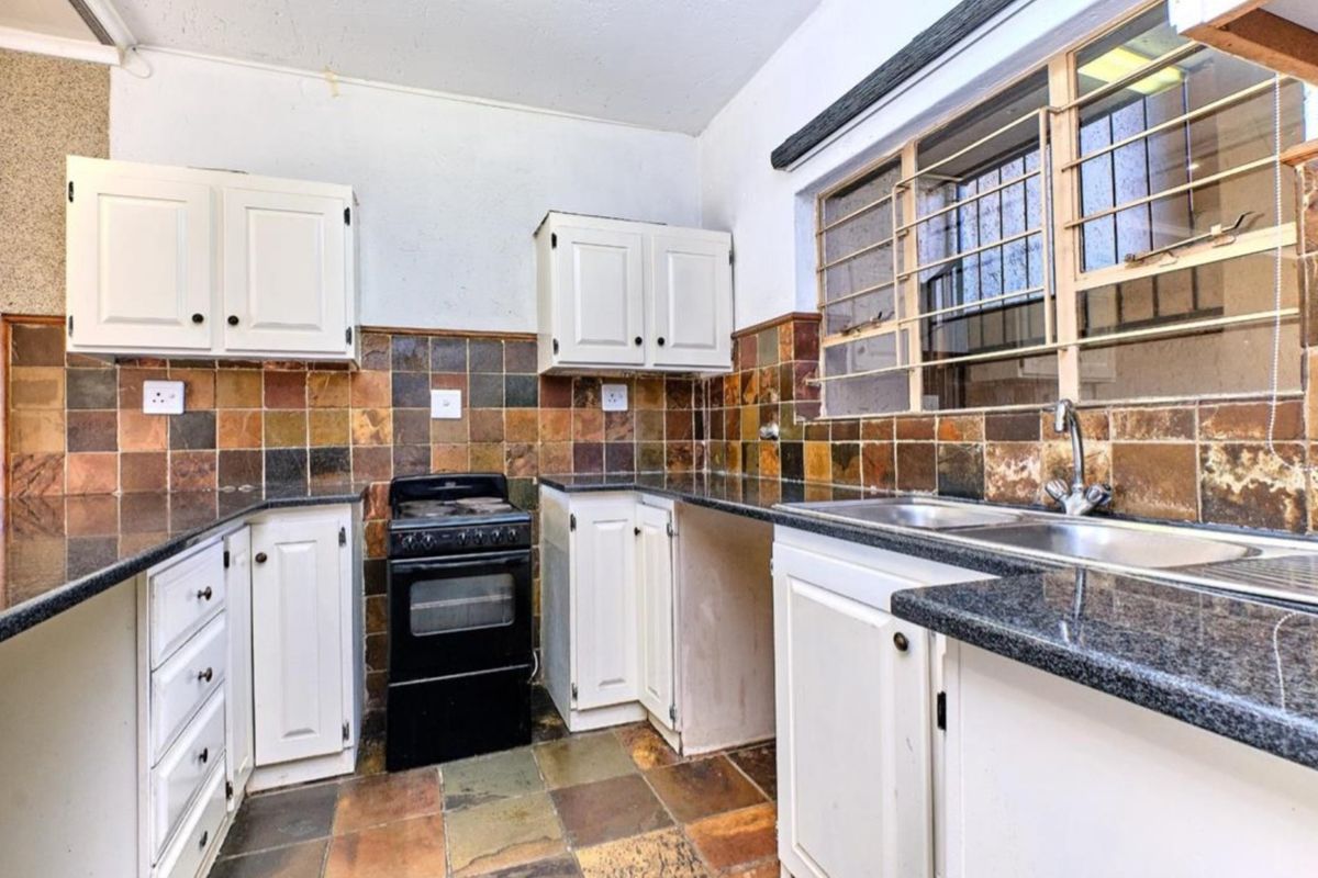 A secure home in a complex - Photo 4