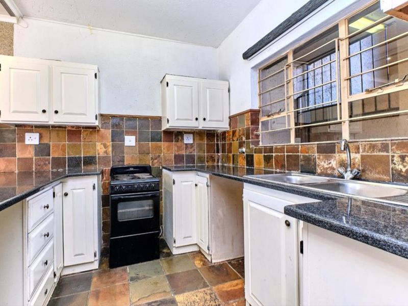 A secure home in a complex - Photo 4