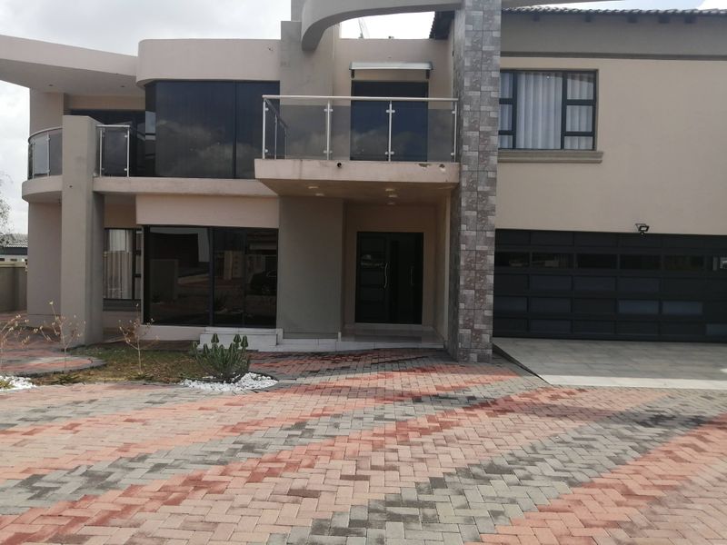 5 bedroom house for sale - Photo 3