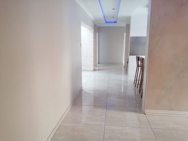 5 bedroom house for sale - Photo 6