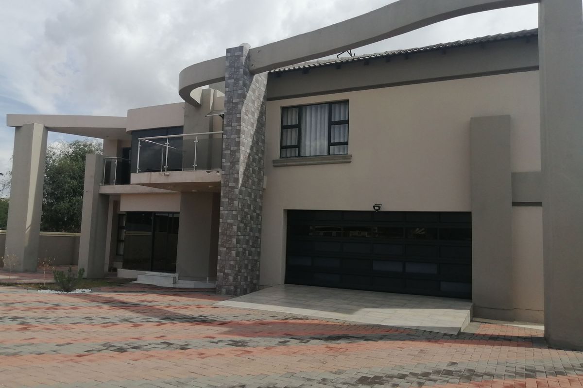 5 bedroom house for sale - Photo 4