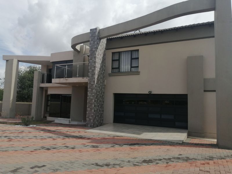 5 bedroom house for sale - Photo 4