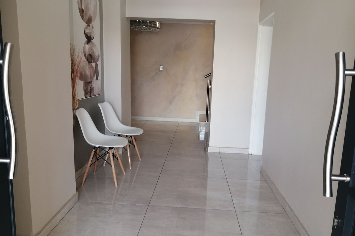 5 bedroom house for sale - Photo 2