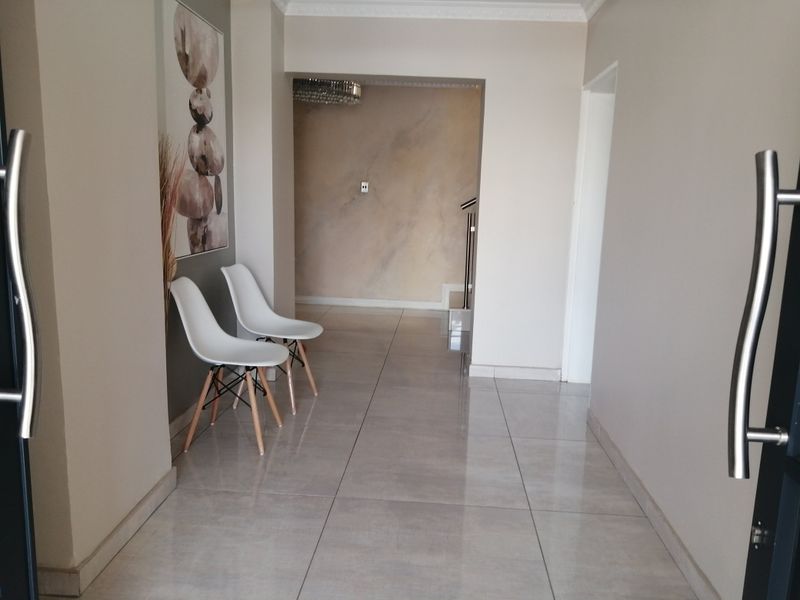 5 bedroom house for sale - Photo 2