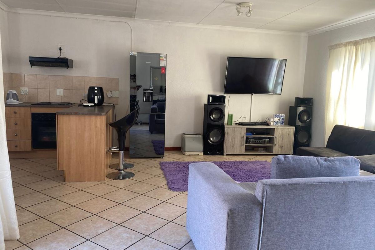 Elegant 2-Bedroom Townhouse for Sale! - Photo 3